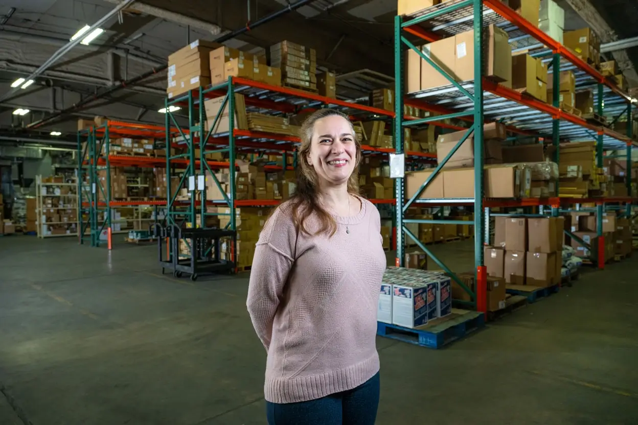 Phone answering service taking customer messages